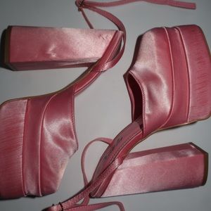 Bratz heel in Barbie pink